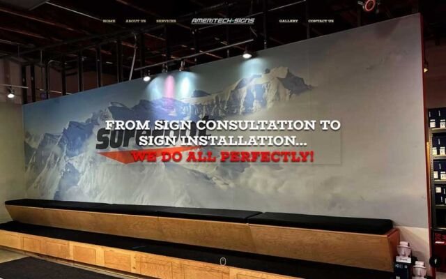<a href="https://ameritechsigns.com" target="_blank" rel="noopener noreferrer">Ameritech Signs</a>: Recuperé su dominio y reconstruí su sitio web, logrando un diseño fluido, fácil de usar y alineado a su marca, fortaleciendo su presencia en línea. Sitio web de Ameritech Signs con instalación de señalización profesional y diseño enfocado en branding empresarial